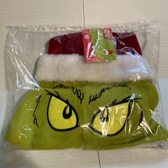 The GRINCH Dr. Seuss Red and White Santa Hat Green grinch Face Unisex One Size - Picture 3 of 9